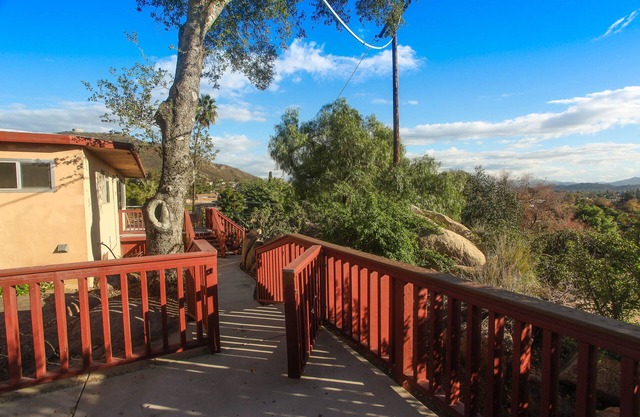 Tranquil Hilltop 3BR retreat that fits 6+