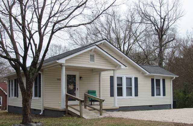 Tranquil Neighborhood yet Close to Downtown!