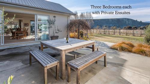 Tranquil on Ribbonwood - Wanaka Holiday Home