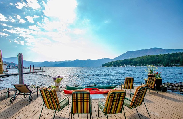 Tranquil Water-Front Panoramic-View Float Home on Scenic Bay Lake Pend Oreille