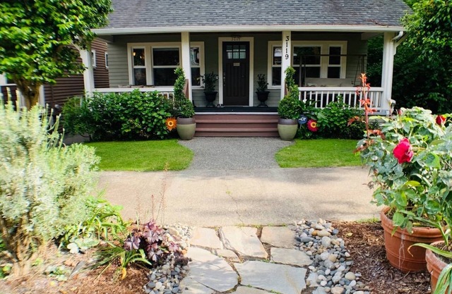 Tranquility 1.9 mi from downtown, hospitals & sports