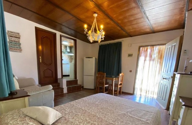 TrassierraRooms D Room with bathroom and kitchen 10 min from downtown