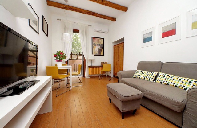 Trastevere 1BR Apt With Garden by Halldis