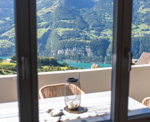 Traumhafte Sonnenresidenz mit Berg- und Seeblick