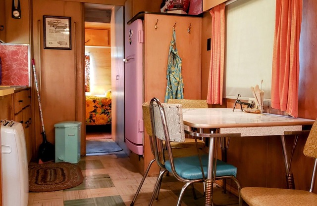 Travel back in time to the 1950s! Stay in the Pink lady from 1957!