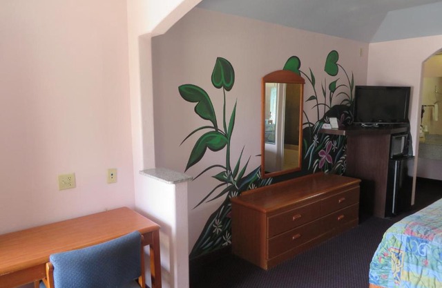 Travelers Inn and Suites Liberty