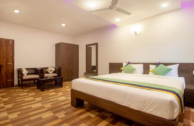 Treebo Elite Plaza, 700 Mtrs From Madikeri Fort