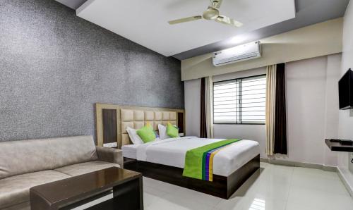 Treebo Sahara Suites 750 M From St Johns Medical College And Hospital
