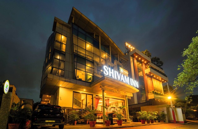 Treebo Shivam Inn Near Singapore Mall