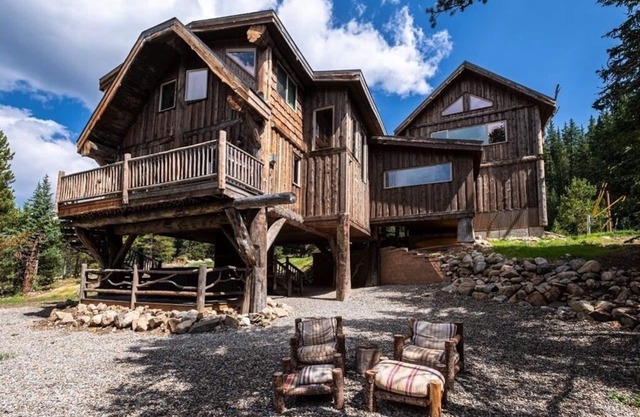 Treehouse Lodge-Featured in Thrillist Magazine and on Fox "American Dream Home"