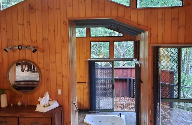 Treetops Accommodation Montville
