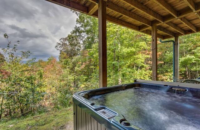 Treetops | Hot Tub | Fire Pit | Pool Table