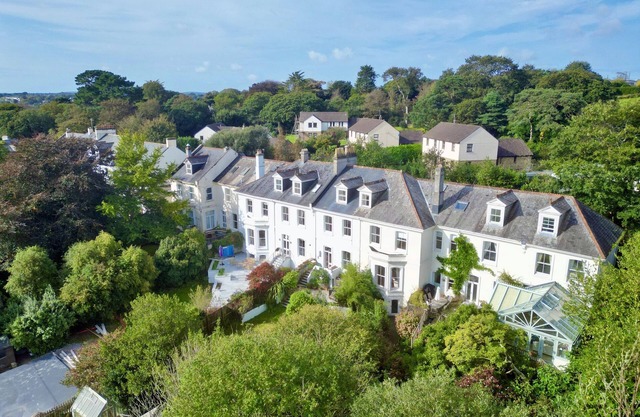 TRENARE, pet friendly, character holiday cottage in Truro