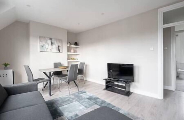 Trendy South London Flat (WRD II)