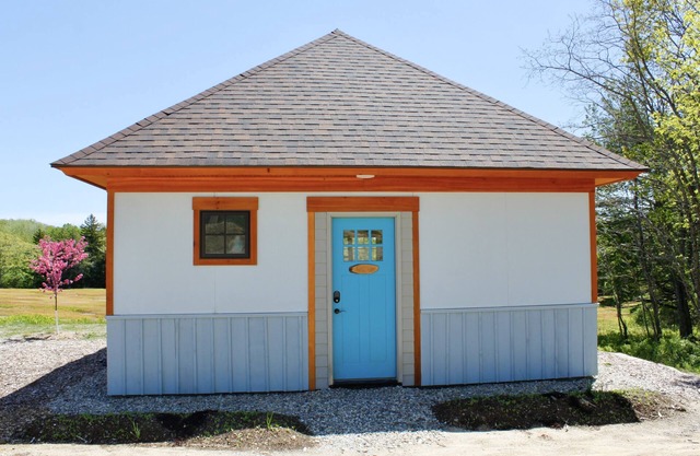 Trillium Cottage–Handcrafted, brand-new cottage in Blue Hill