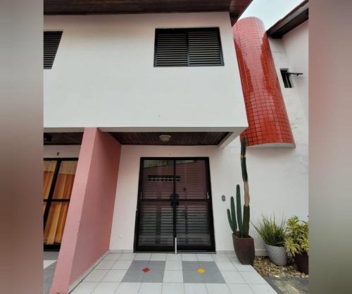 Triplex White em Caiobá-Matinhos-Pr a 200 mt do mar