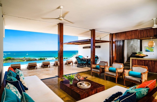 Tropical Bali-Style Villa with Ocean Views, Infinity Pool & Hot Tub, Close to the Beach and Town