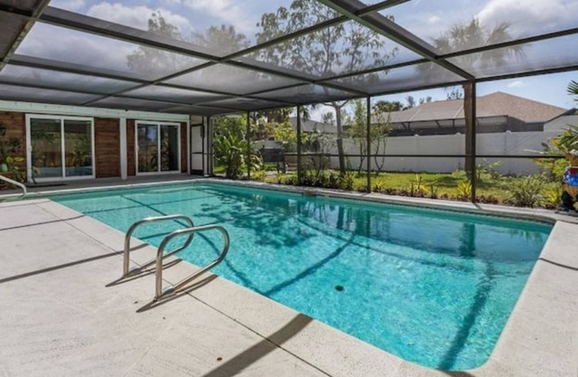 Tropical Oasis w/ Hot tub & Pool