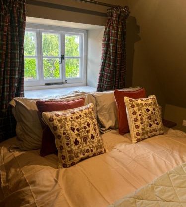 Trowel and Hammer Flat 1