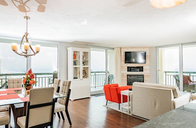 TRUE OCEANFRONT WITH PANORAMIC VIEWS! 1st CLASS ACCOMMODATIONS!