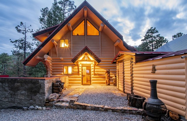 Tucson Tri-Level Mt Lemmon Retreat w/multiple decks is walkable to Summerhaven