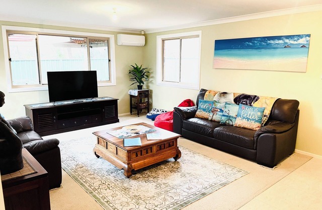 Tuncurry Tranquility family and dog friendly house/garden conveniently located