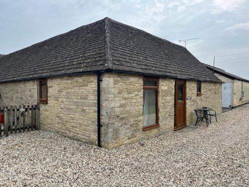 Tupenny Cottage, Old Mill Farm, Cotswold Water Park