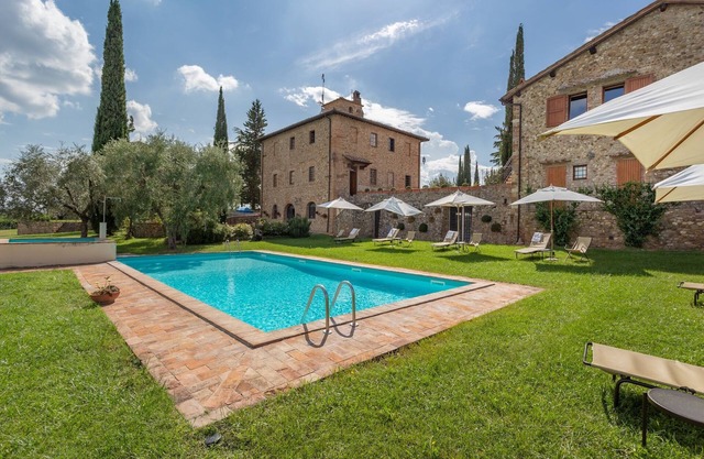 Tuscan Cottage with 2 Pools