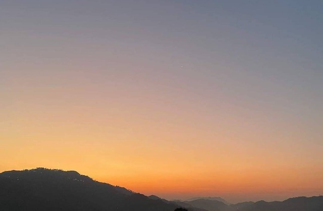 Twin OaksnKasauli chowknThe valley viewnSun rise on your bed.