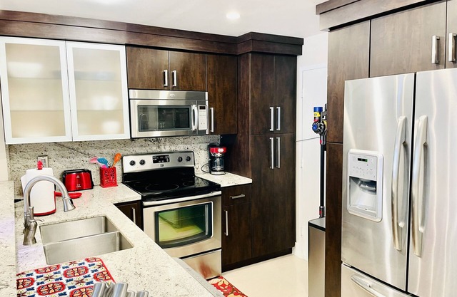 Two 1-bedroom Oceanfront Apartments with free beach service and free parking