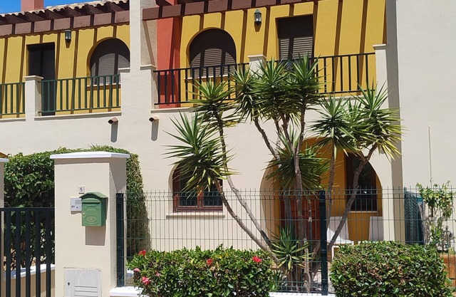 Two bed Andalusian townhouse on Costa Esuri (Lomas) golf resort