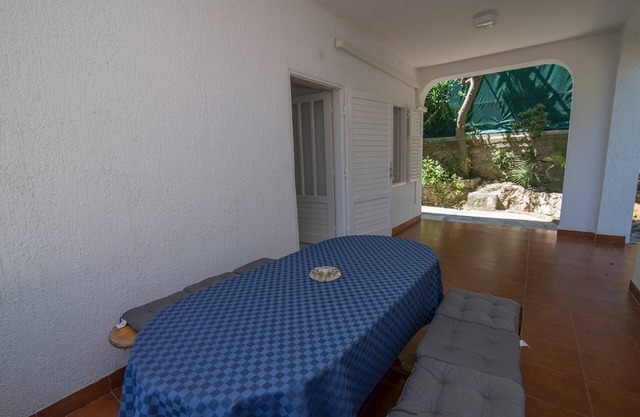 Two bedroom apartment with terrace Veli Lošinj, Lošinj (A-19700-c)