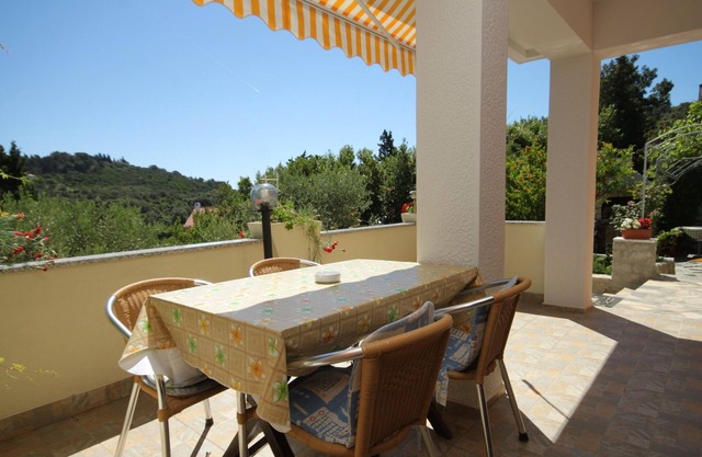 Two bedroom apartment with terrace and sea view Mali Lošinj, Lošinj (A-7879-d)