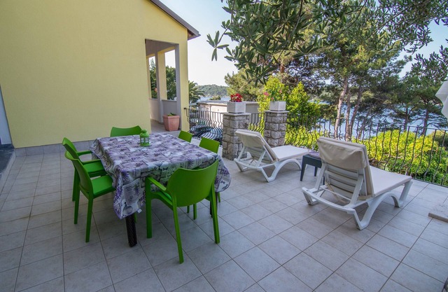 Two bedroom apartment with terrace and sea view Mali Lošinj, Lošinj (A-8093-a)