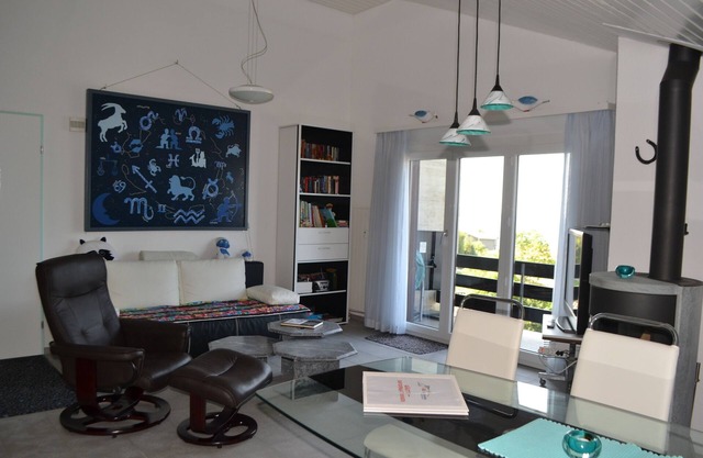 Two-bedroom Apartment for 4-5 guests with lake and mountain views