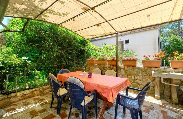 Two bedroom apartment with terrace Artatore, Lošinj (A-2509-a)