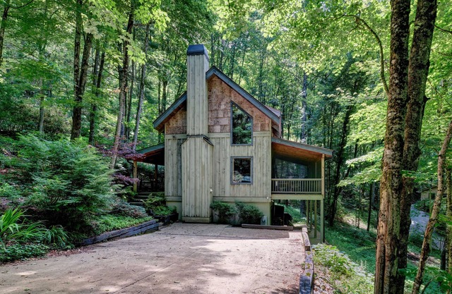 Two Bedroom Cottage Tucked In The Woods of Cashiers, NC - Forest Cottage