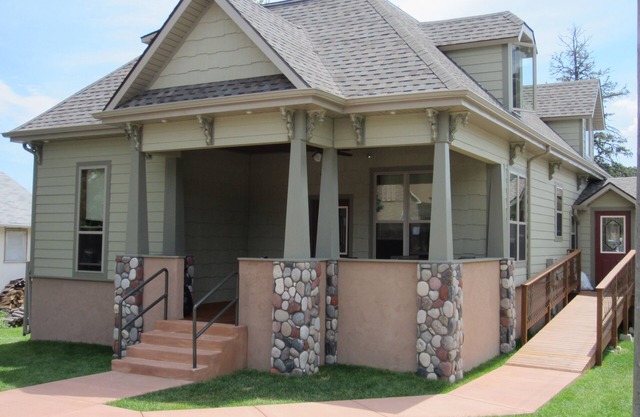 Two Blocks from Downtown Custer-SHOP, EAT, EXPLORE