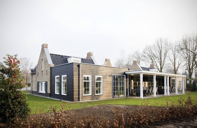 Two linked group villas for a total of 24 people.
