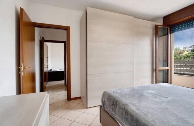 Two - room cloverleaf condominium