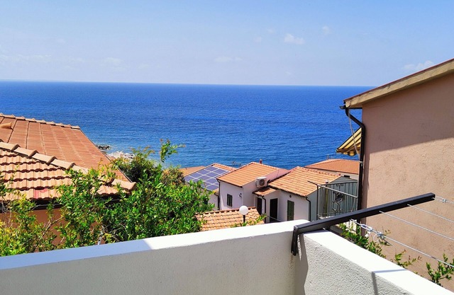 Two-room sea view apartment, Wi-Fi air conditioning Three minutes from the sea