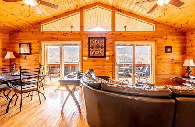 Two, Side-By-Side 1BR Riverfront Cabins! Sleeps 4