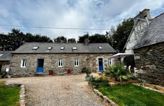 Typical Breton house in the Lannion region between sea and countryside in a quiet location