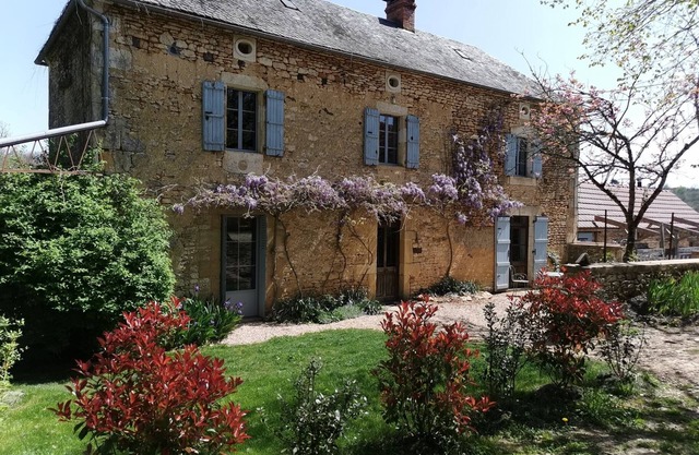 Typical Périgord house with swimming pool near Sarlat