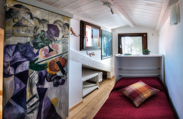 Typical Venetian house overlooking the courtyard of Comare with lagoon view ....