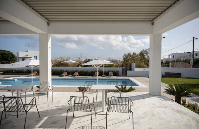 Tzanis Resort
