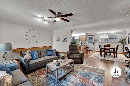 Uhost AI - Get Cozy & Relax! 4BR, 2BA, Hot Tub