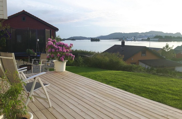 Ulsteinvik, Apartment -50m From Fjord /Sjø