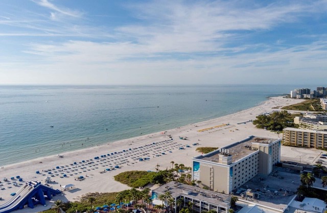 Ultimate Beachfront Escape at Bluegreen at Tradewinds-Studio Gulf Front