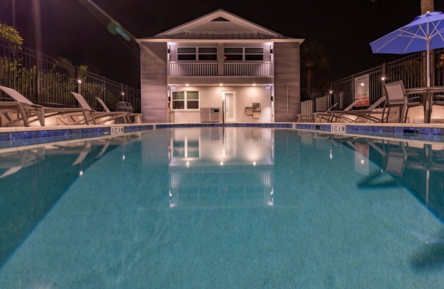 Ultimate Getaway! 2 Serene Units w/Kitchens, Beach, Golf